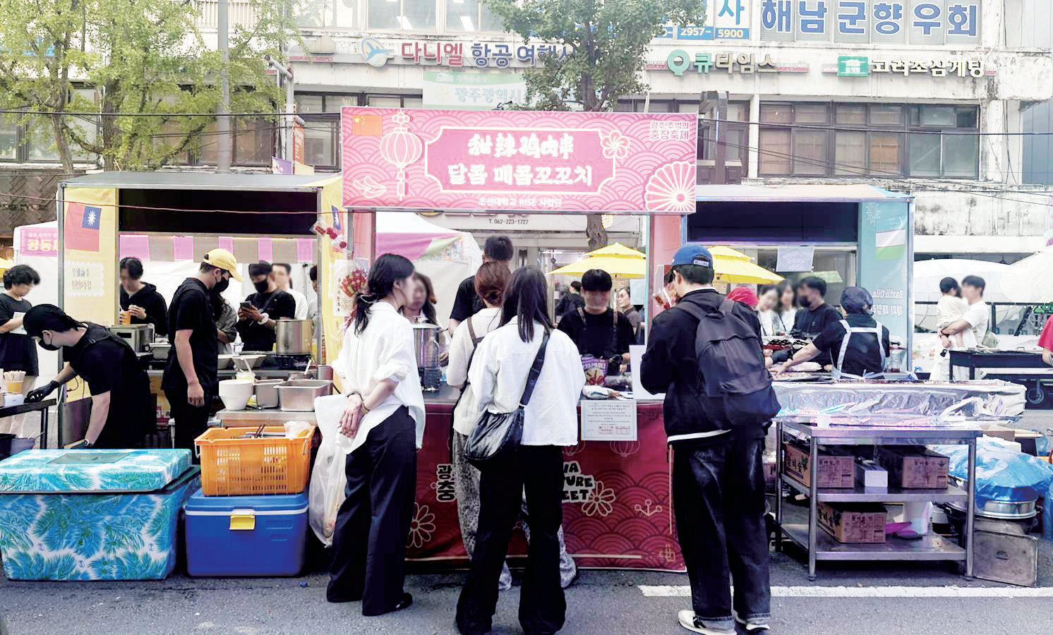외국인 유학생들, 충장축제에서 각국 대표 음식 나눠 대표이미지